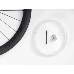 Bontrager Aeolus Elite 50 TLR Disc Clincher - przód
